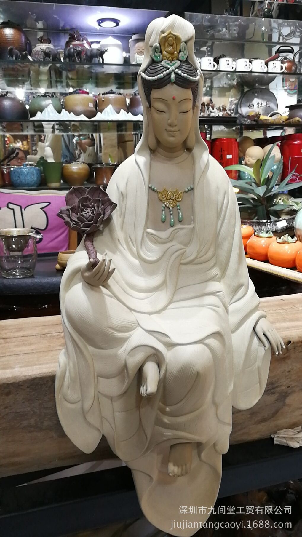 石湾陶瓷公仔中式禅意佛像,持莲自在莲花观音菩萨