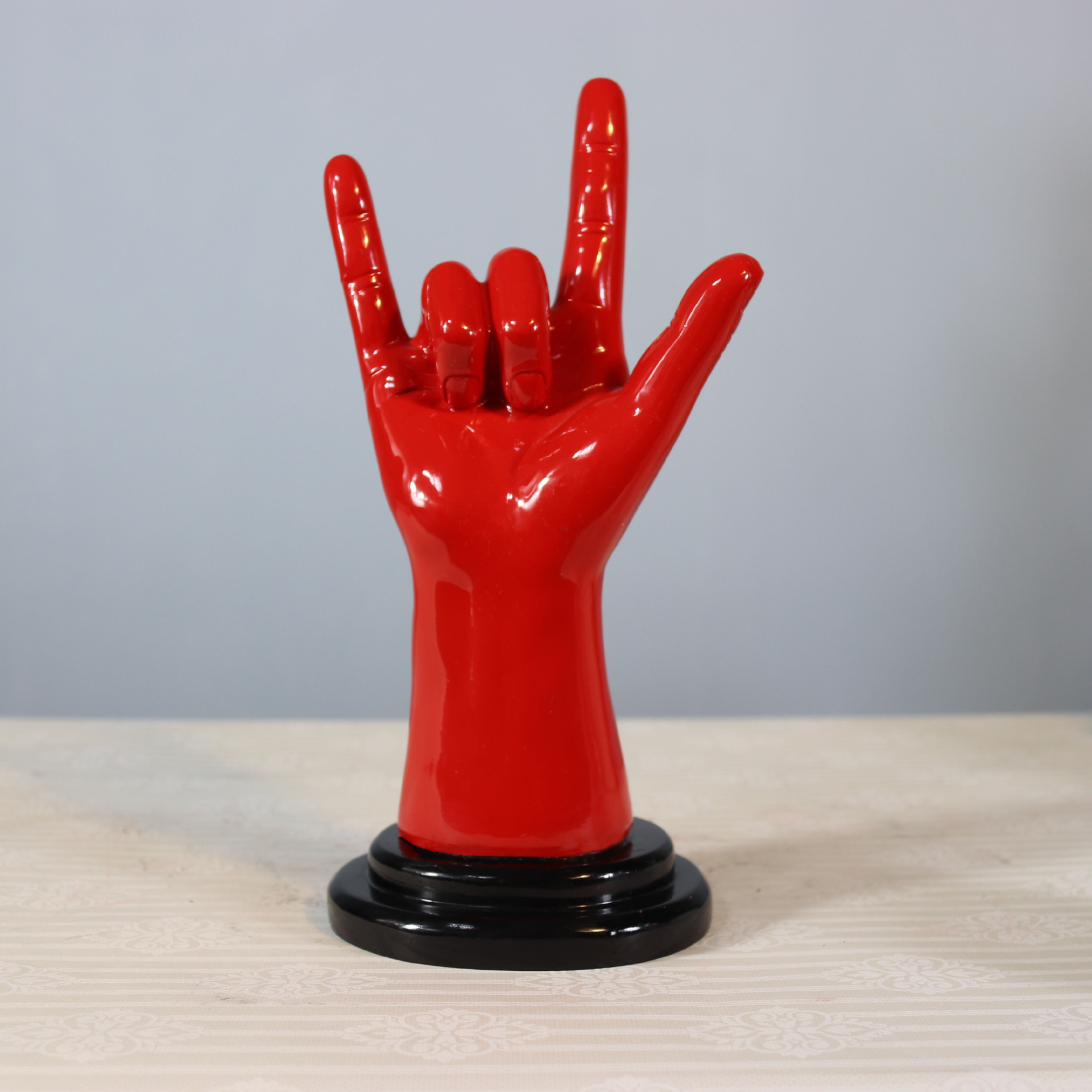 现代简约手指手势工艺品摆件房间卧室客厅树脂软装桌面装饰品