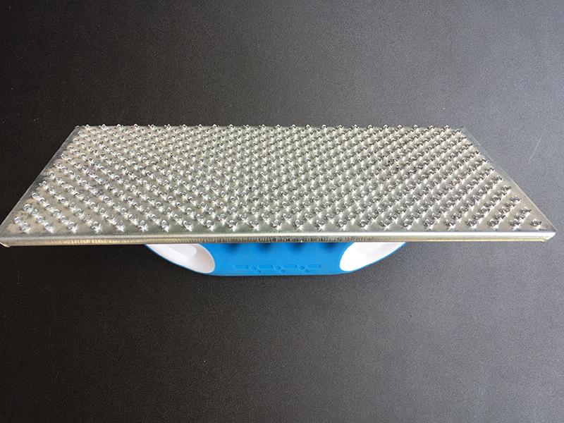 专业生产钉齿塑料柄砂墙器,塑料柄抹泥板,打磨砂块镀锌板