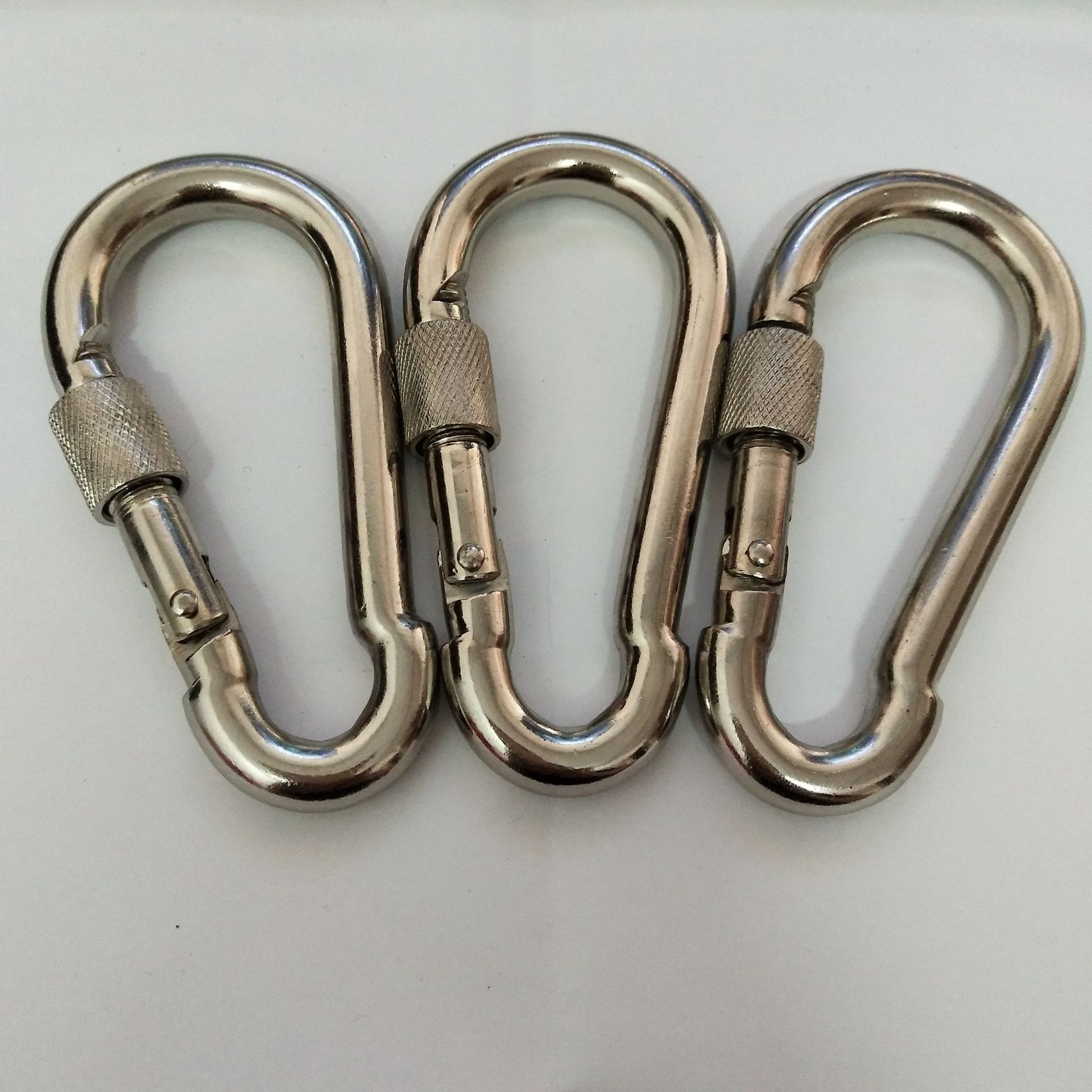 厂家供应铁镀镍登山扣 铁质带螺母弹簧扣 安全扣 保险钩攀岩扣