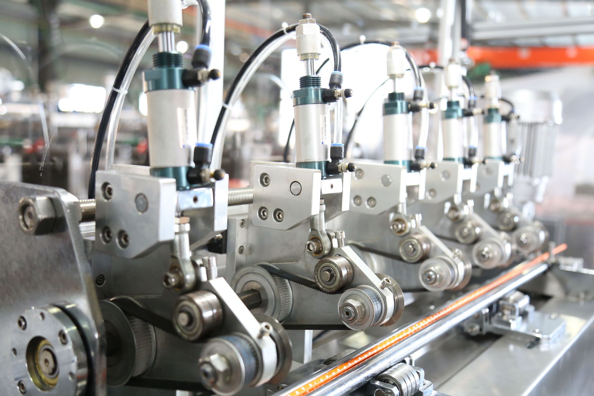 厂家供应吸管机械设备全自动纸吸管机机器多刀伺服驱动