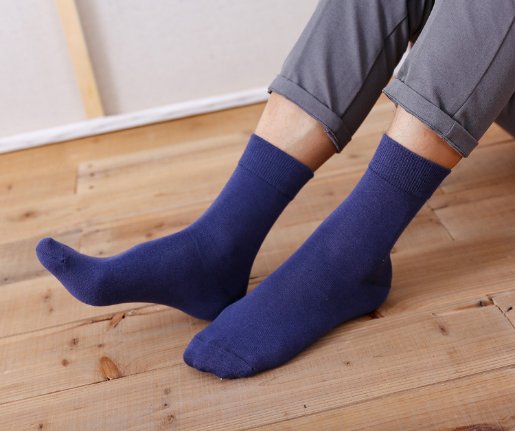 日系秋冬新品纯色中筒袜子商务男士色纺棉长袜 无缝对接男袜批发