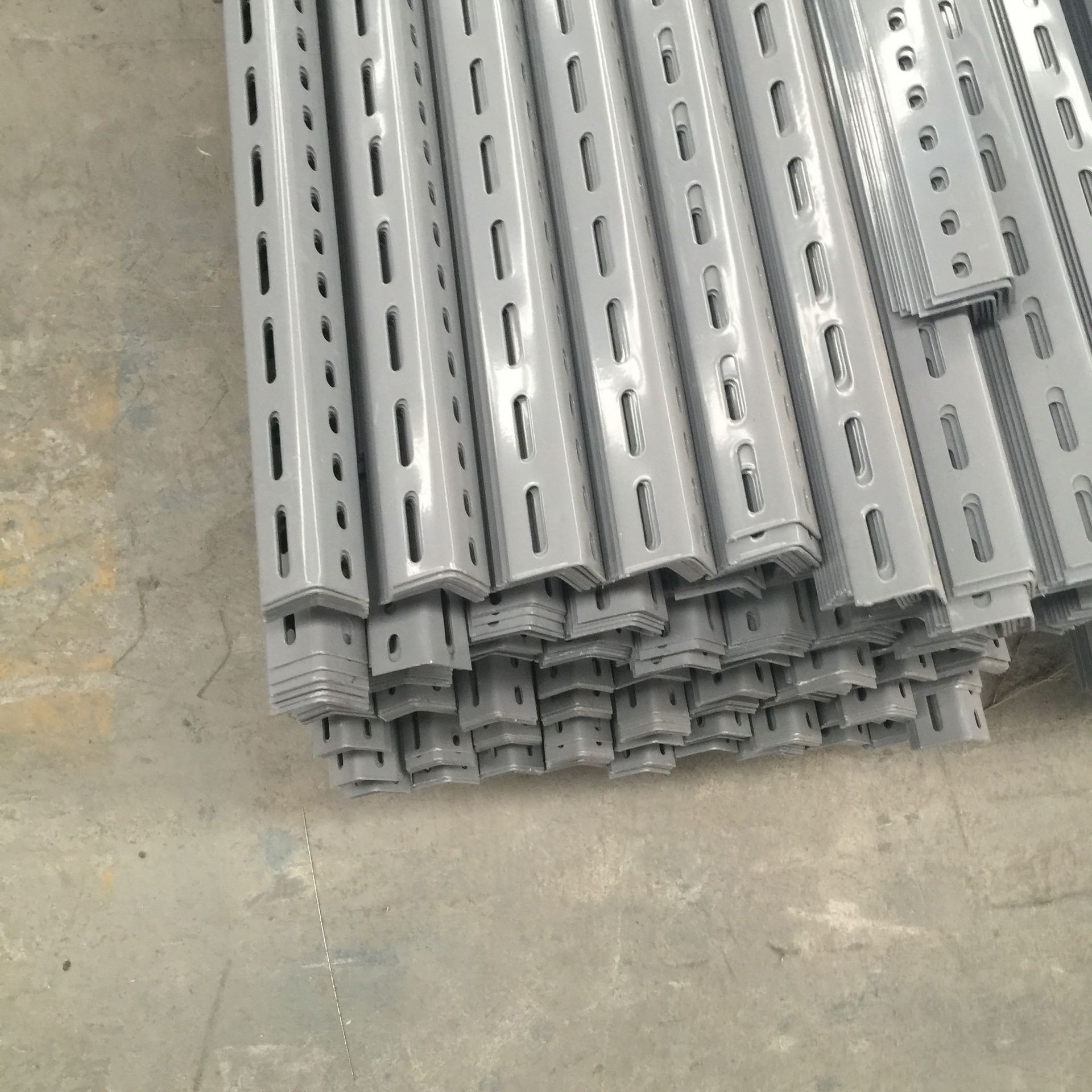 厂家批发 万能角钢货架材料不等边冲孔万能三角铁可切万能角钢