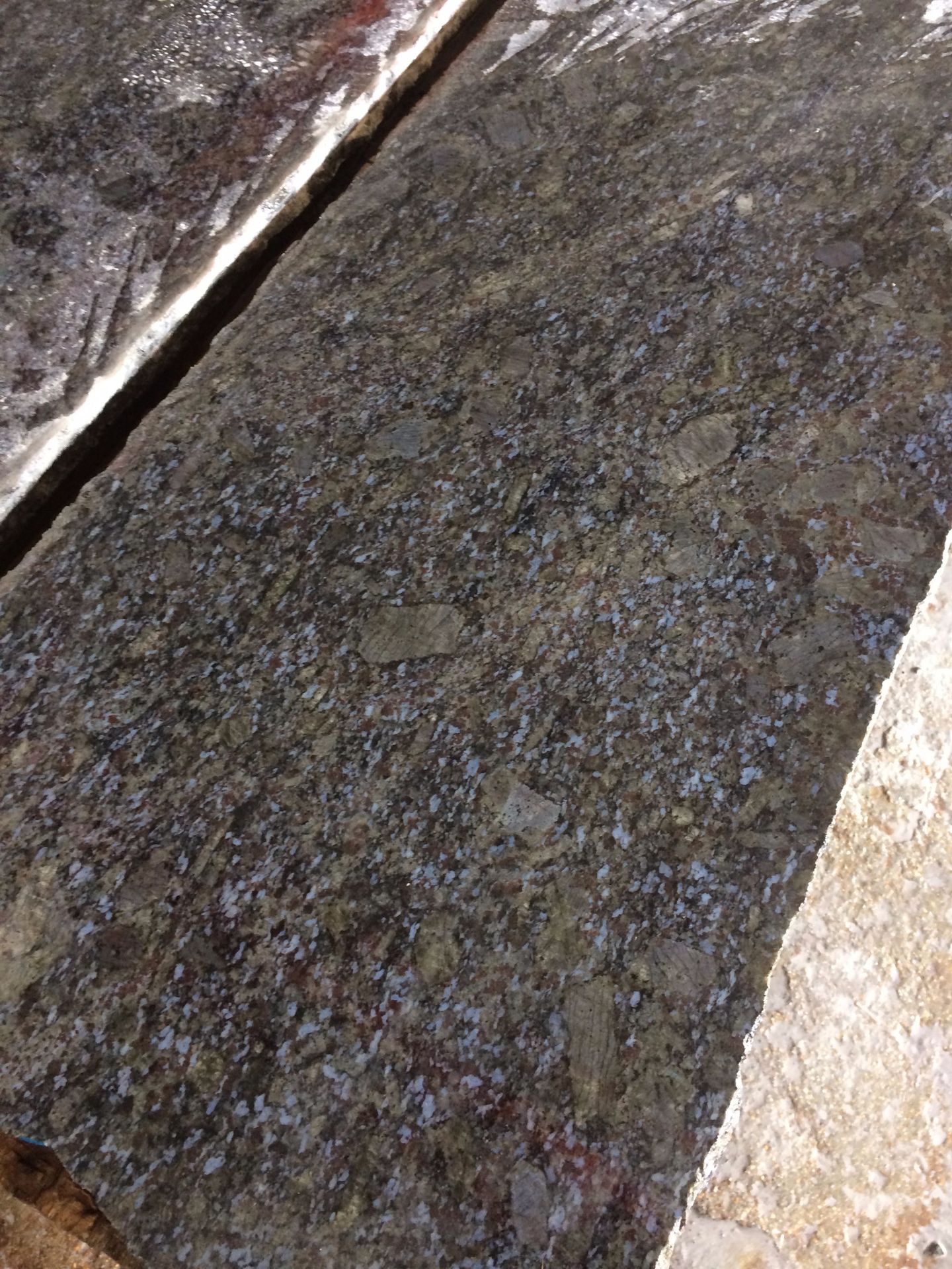 蝴蝶蓝石材真实效果,黑色外墙挂板,花岗岩厂家供应