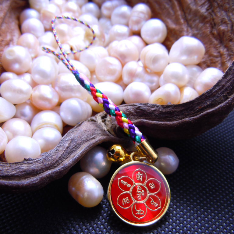 工厂批发佛教用品圆形六字大明咒孔雀明王心咒结缘礼品饰品配件