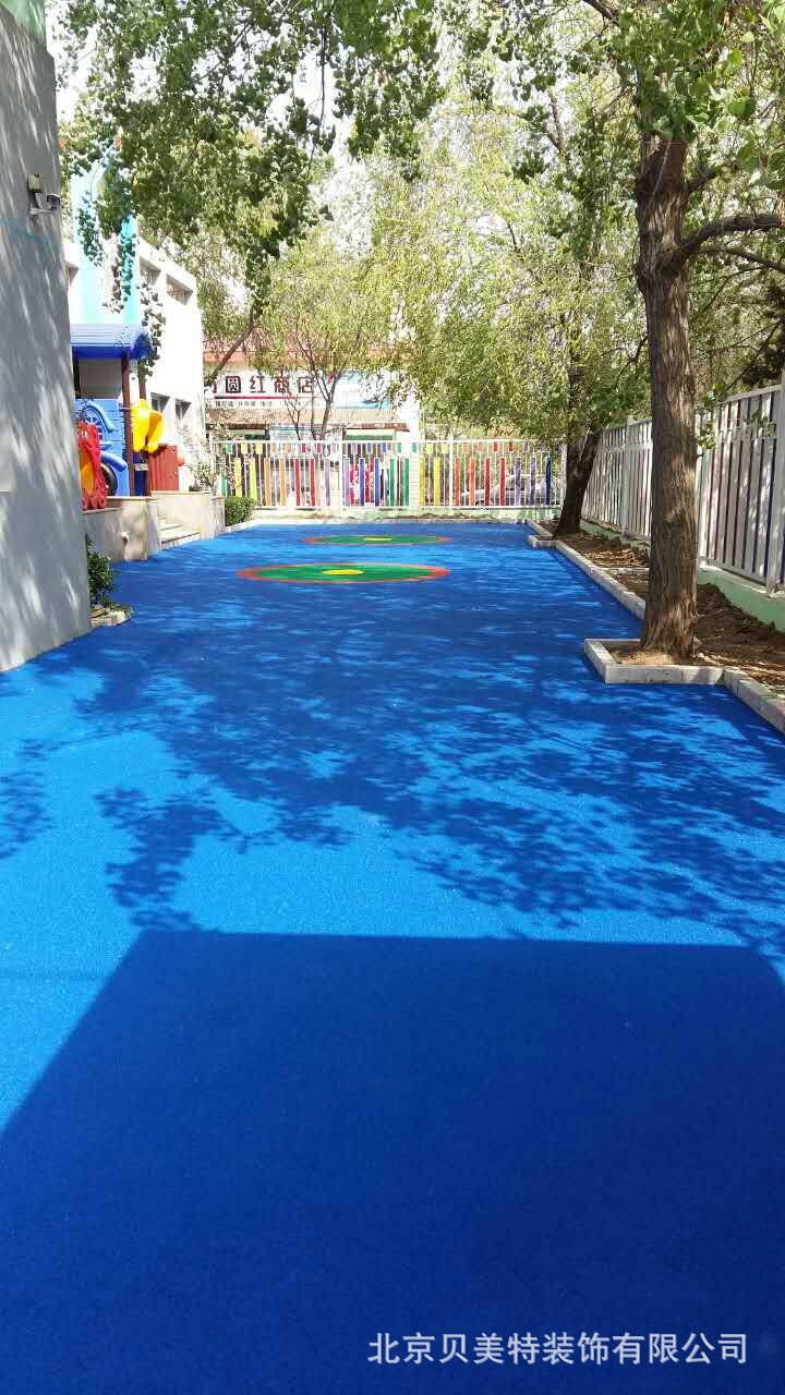 彩色幼儿园塑胶地面,幼儿园地面材料,幼儿园塑胶操场施工