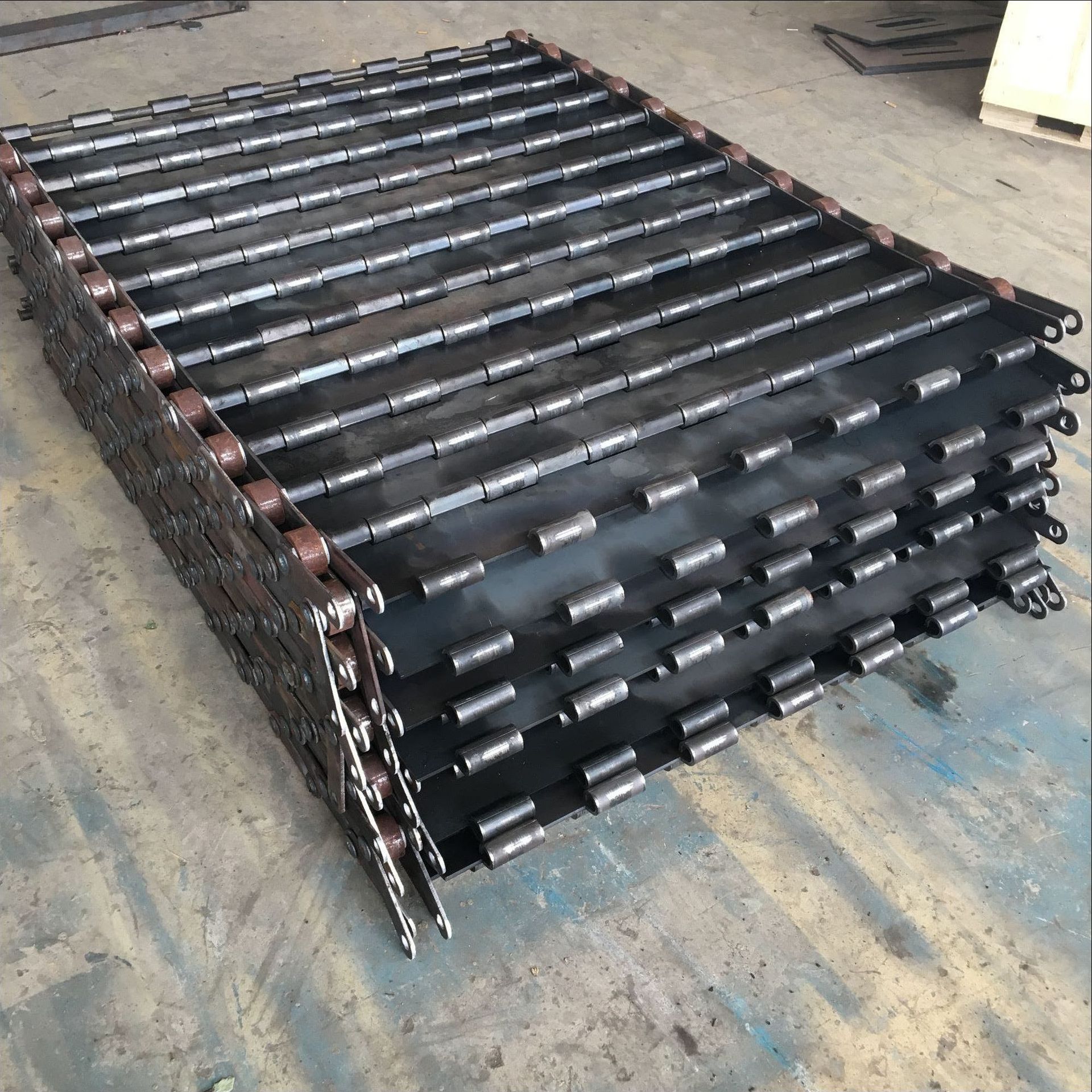 输送设备板链传送带 碳钢链板输送线 重型链板输送带山东非标定制