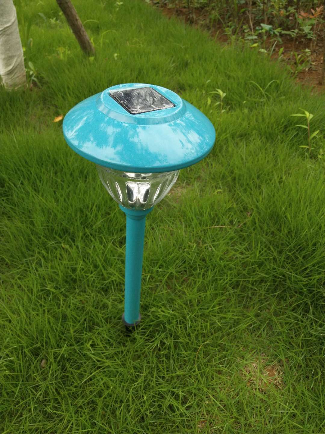 太阳能地插灯