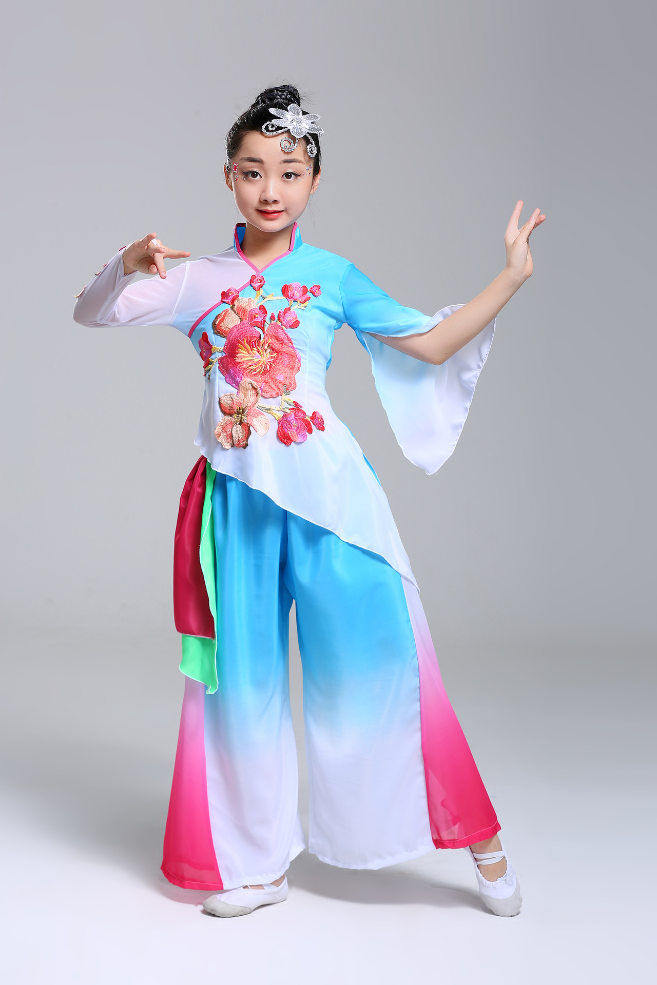 新款儿童古典舞演出服六一演出服女童少儿舞蹈服饰新款儿童秧歌服