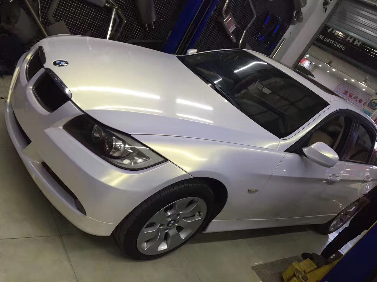 汽车改色膜 哑光白变色龙车身改色膜车身贴陶瓷白贝壳白变色膜