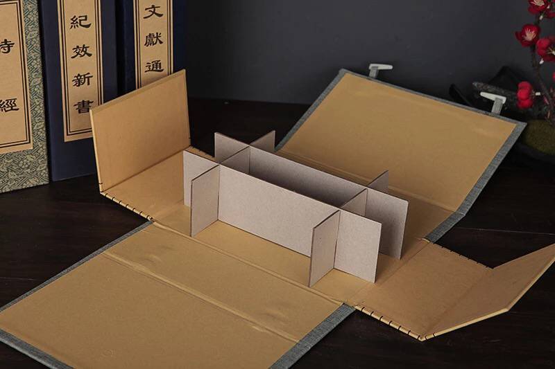 16 厚8厘米  制作工艺: 裱糊  材     料: 布 1650克灰纸板  包装方式