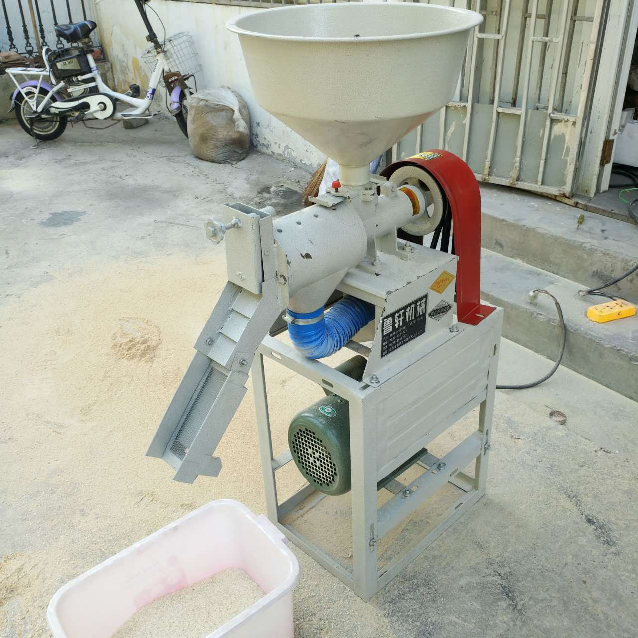 耐用款稻谷脱壳机 大米剥壳机报价 水稻脱皮磨米机图片 黑山县