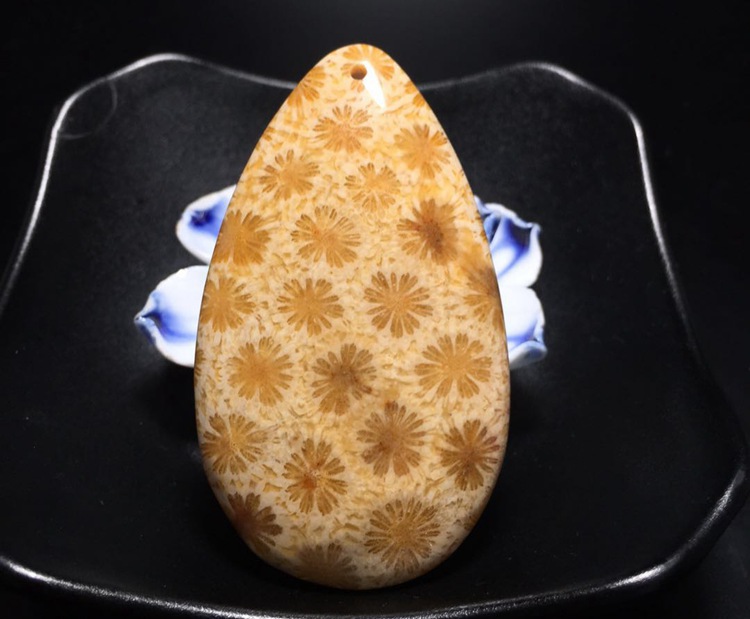 珊瑚玉吊坠水滴挂坠菊花石冰种彩花纹清晰玉化平安扣方牌直播批发