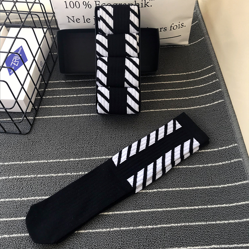 European and American Fashion Brand Skateboard Harajuku Style Hip Hop Men and Women Ow Mid-Calf Length and Knee High Socks Couple Diagonal Stripes