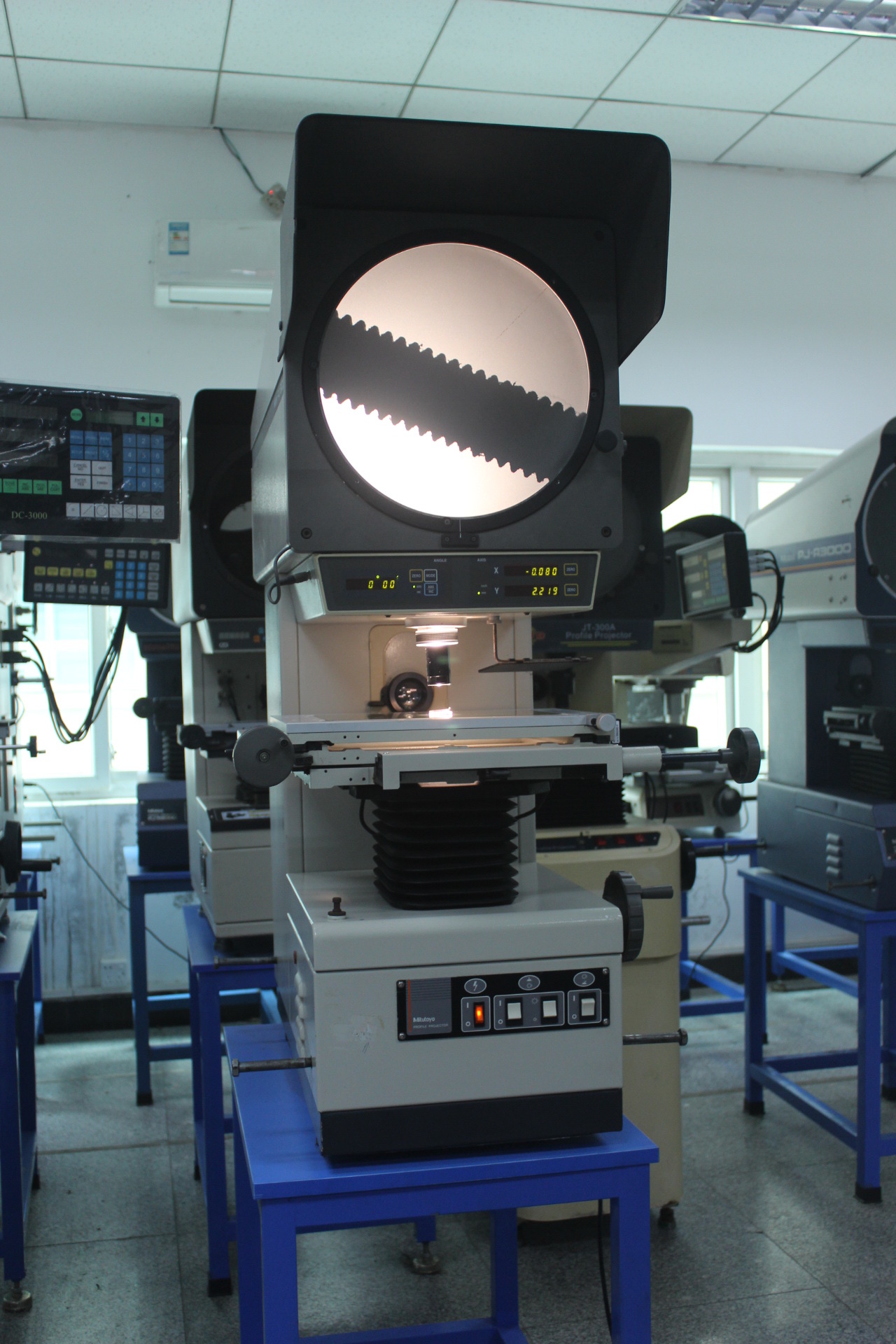 二手投影仪测量仪器日本三丰投影机pj-3000维修回收出售