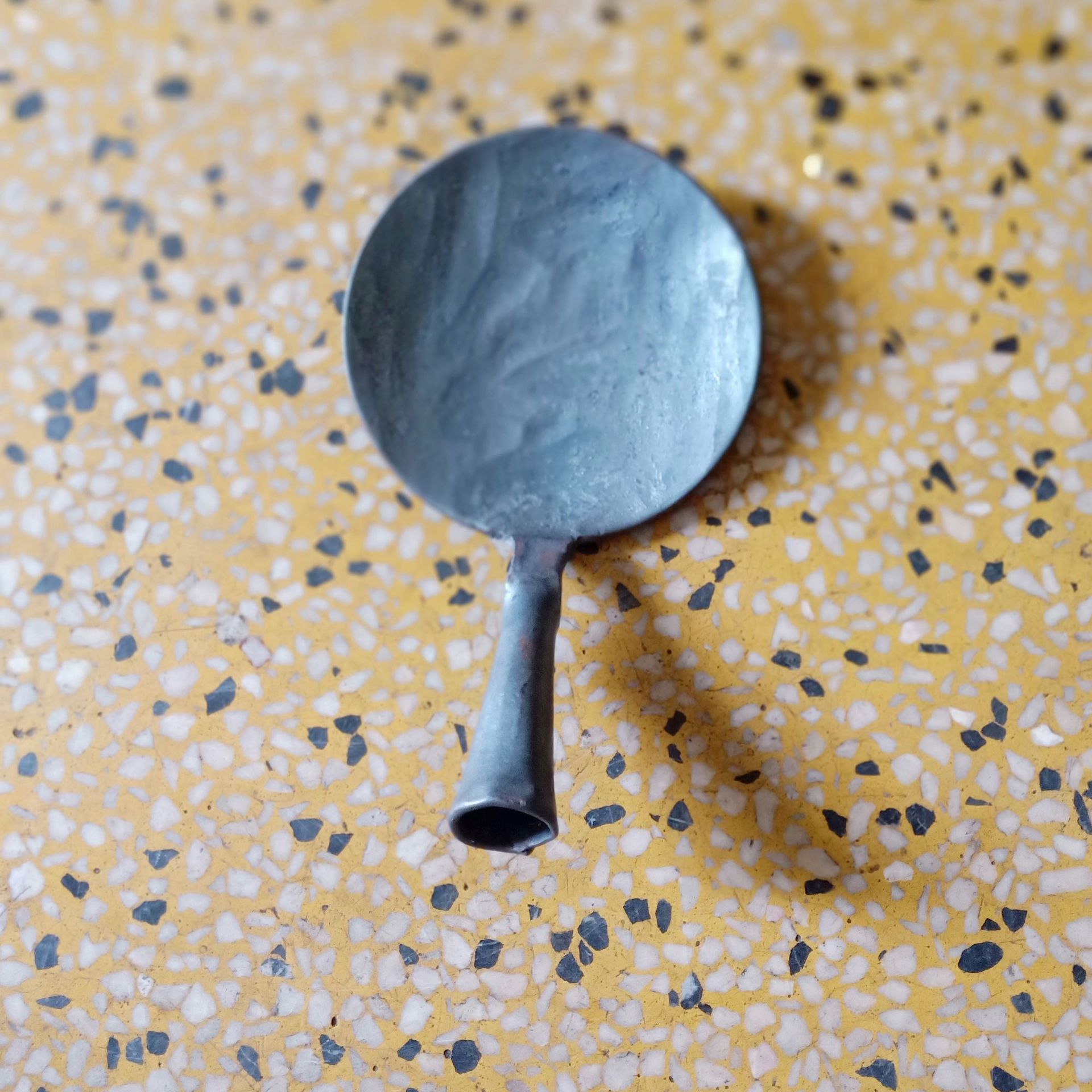 加工定制加厚熟铁锻打汤勺炒勺厨师老式大炒勺圆板圆柄铁柄