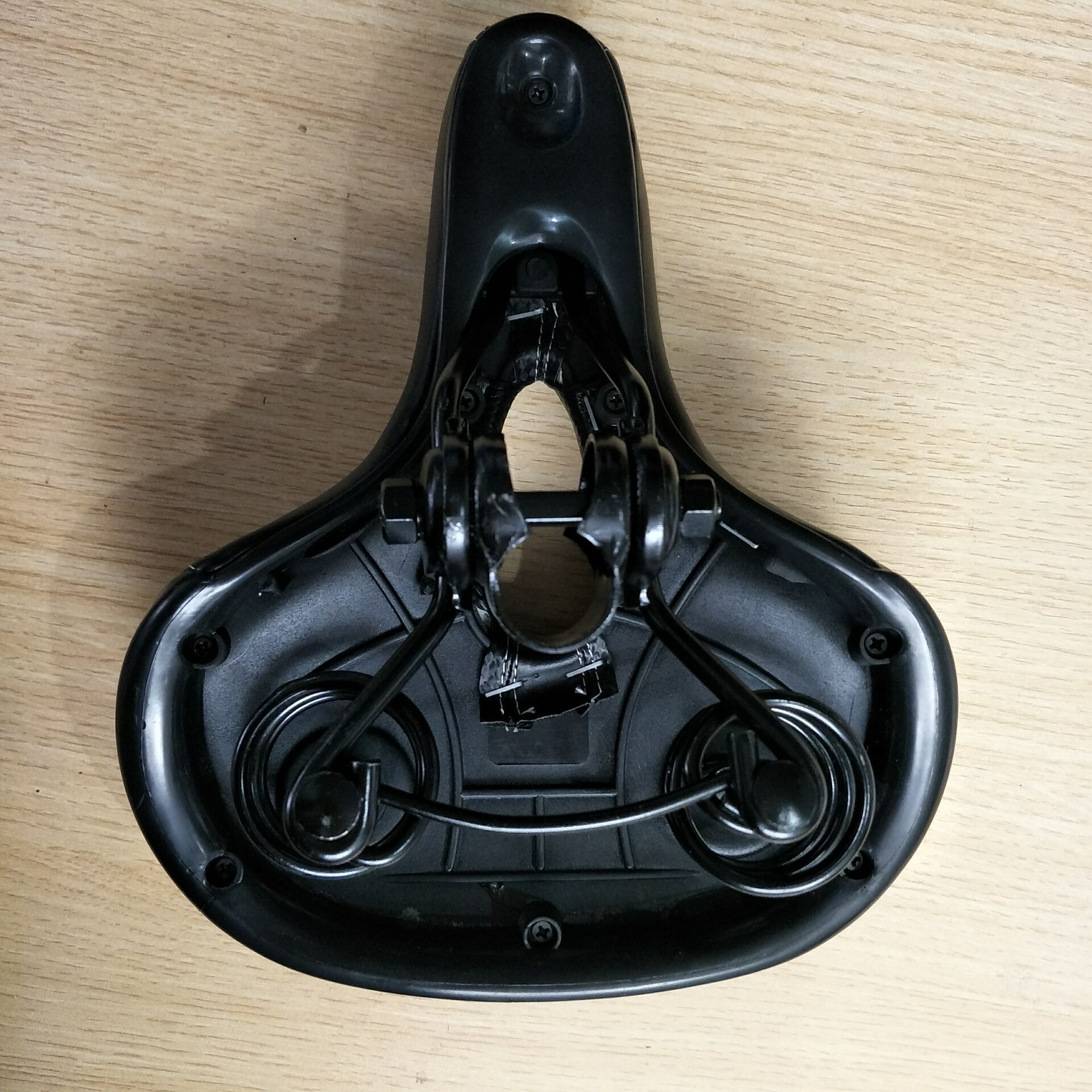 山地车鞍座 舒适中孔座垫 单车配件 弹簧坐垫 自行车配件