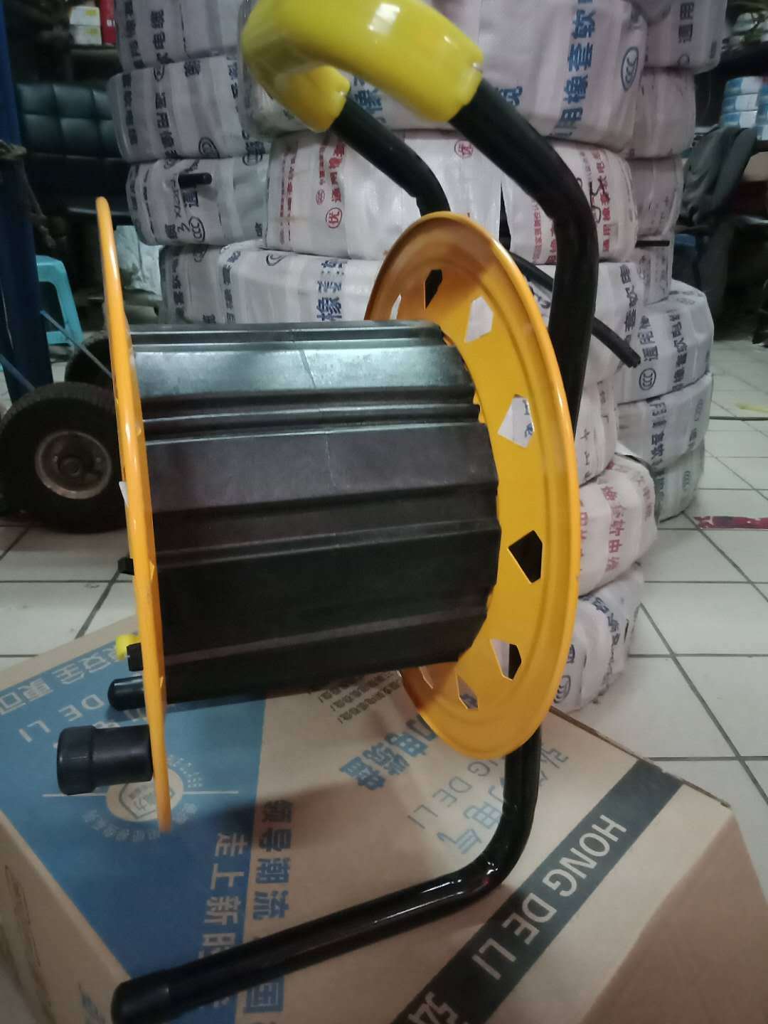 厂家批发黄色精品移动式电源电缆卷盘 伸缩铁电缆绕线盘铁盘