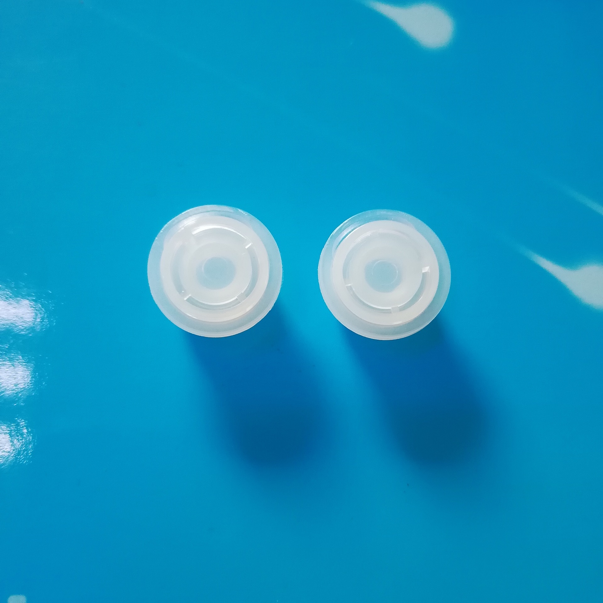 18mm塑料瓶塞 pe材料软内塞 防爆裂爽肤水塞 字母大孔内塞