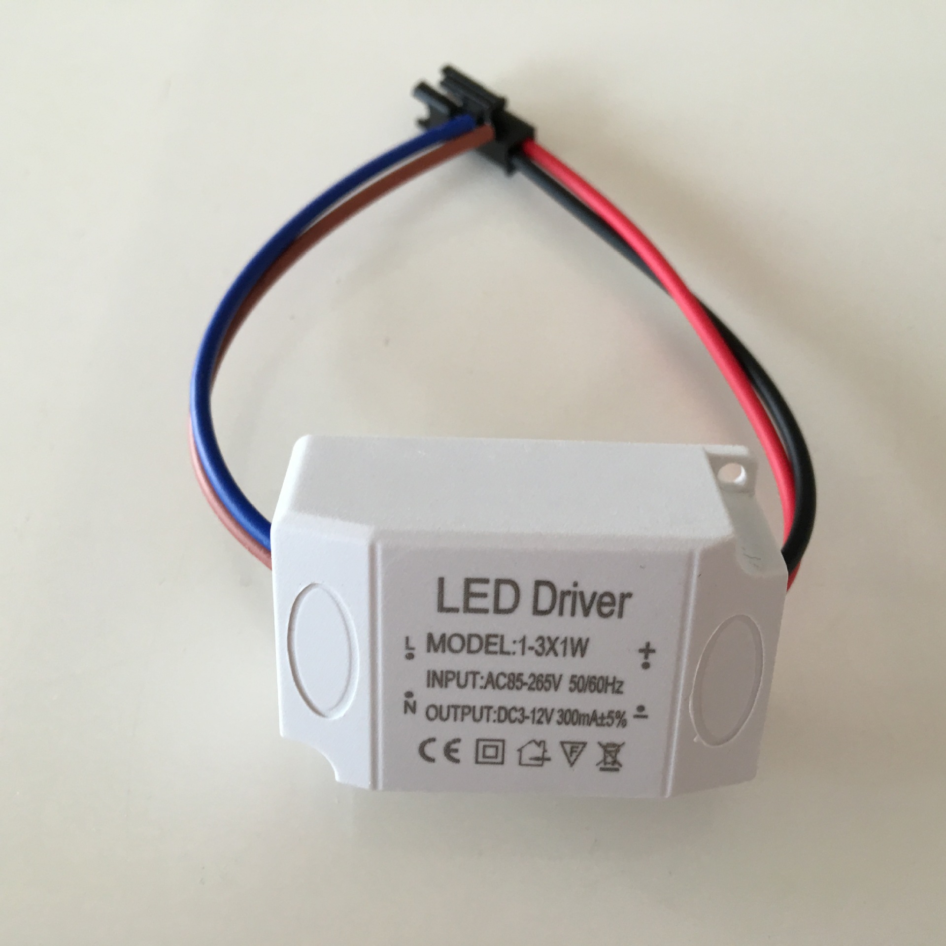 led 驱动植物射灯3wled恒流驱动器led恒流电源3w1w天花灯电源