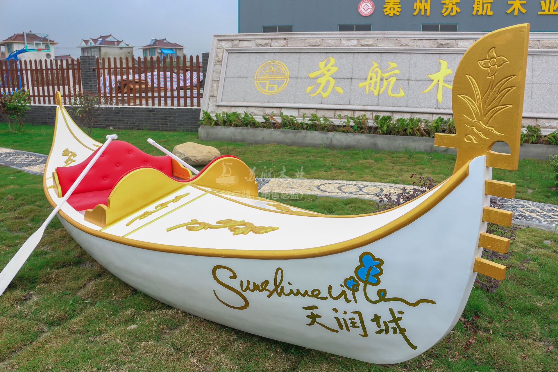 苏航厂家定制高档装饰贡多拉木质贡多拉游船精品装饰手划木船