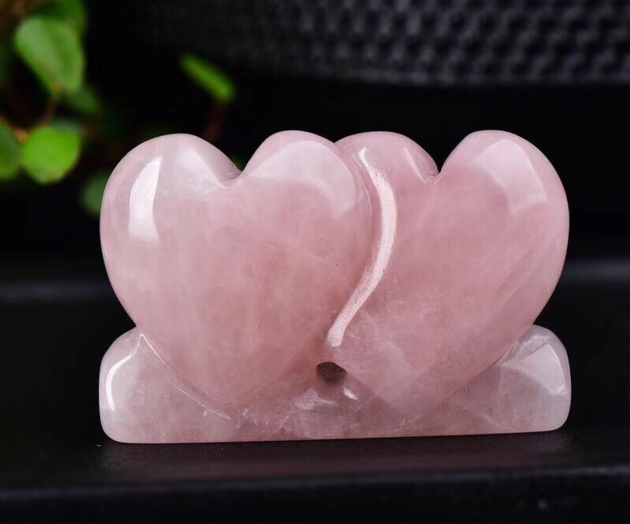 天然粉水晶心心相印摆件