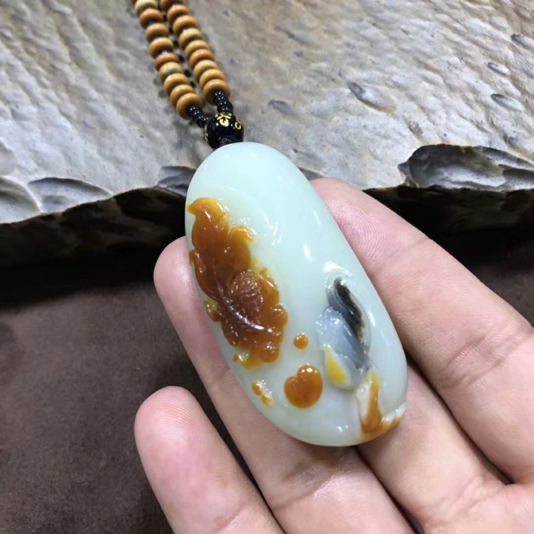 和田玉俄料油皮三色羊脂玉挂件 密度肉眼无结构无杂无裂厂家批发