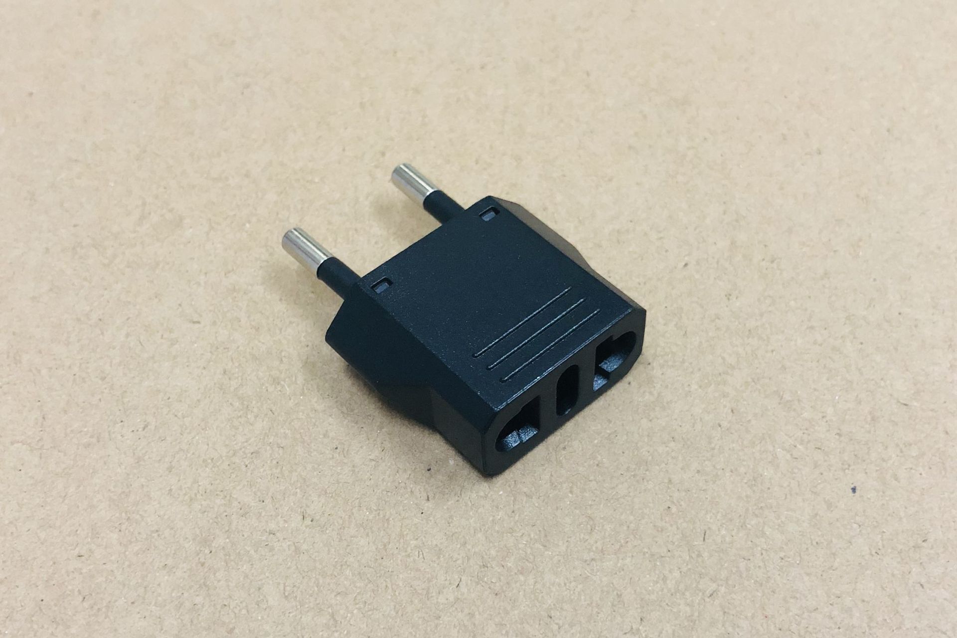 欧规转换插头美规转欧规插头全铜abs料大小孔美规转欧规转换插座