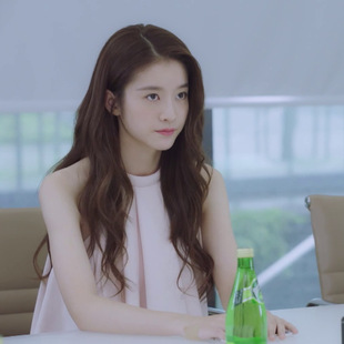 泡沫之夏张雪迎尹夏沫同款雪纺衬衫女2018夏无袖荷叶小衫挂脖上衣