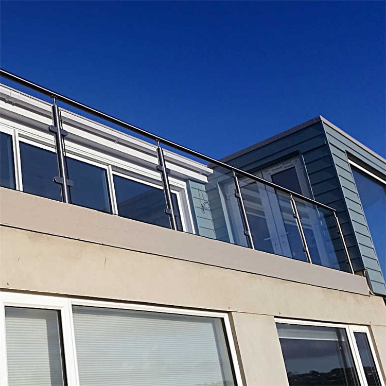 出售室外楼顶天台立柱玻璃护栏带不锈钢扶手设计