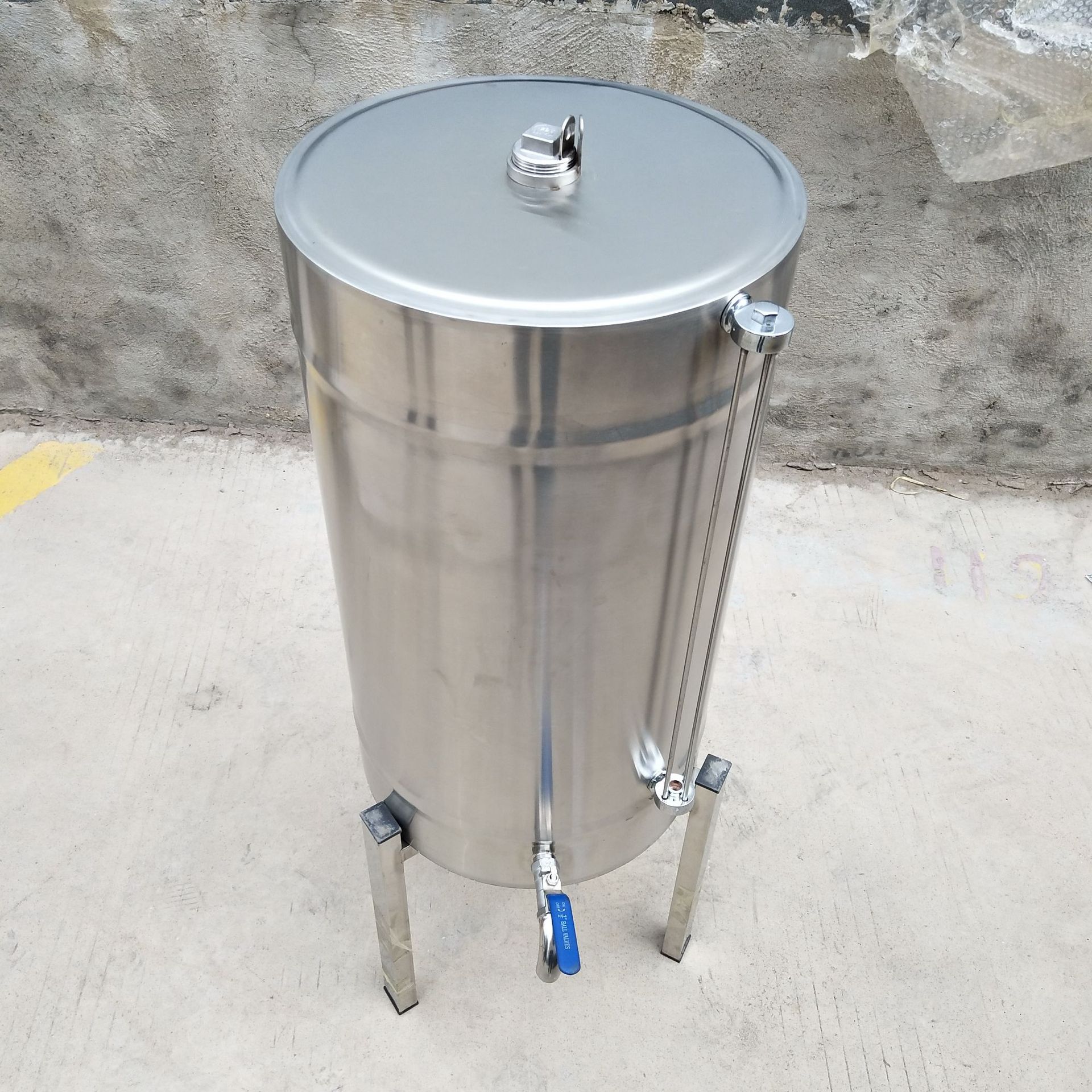 专业供应散酒罐304不锈钢小型散酒桶带液位 架子 储酒罐