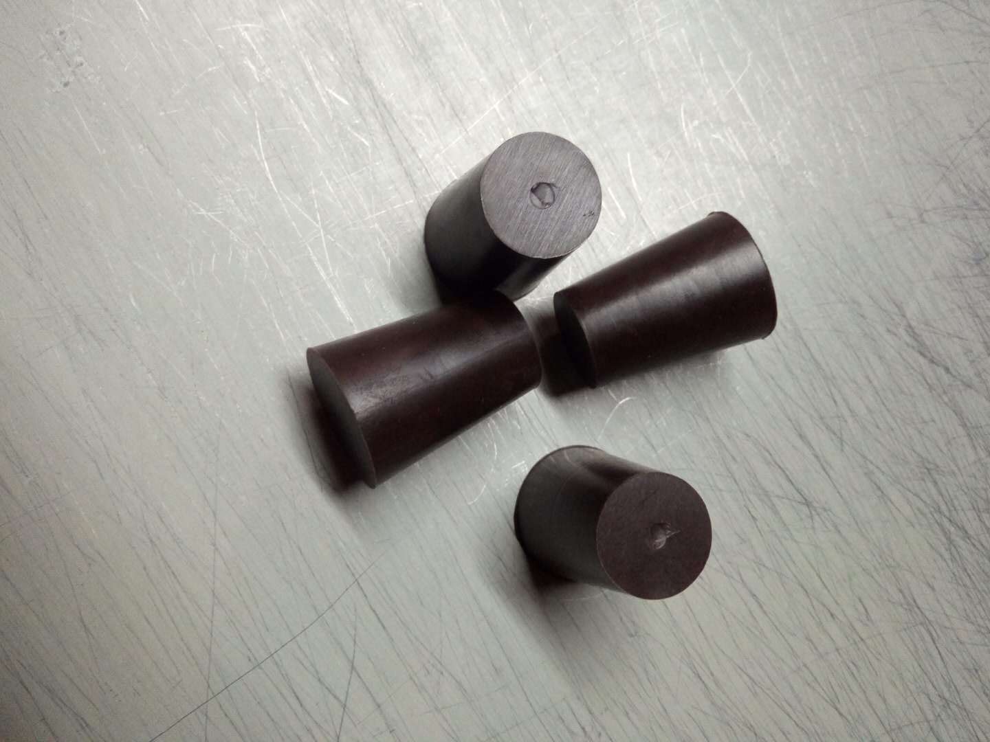 【厂家直销】硅胶塞供应橡胶塞子 橡胶香油瓶塞 玻璃瓶塞