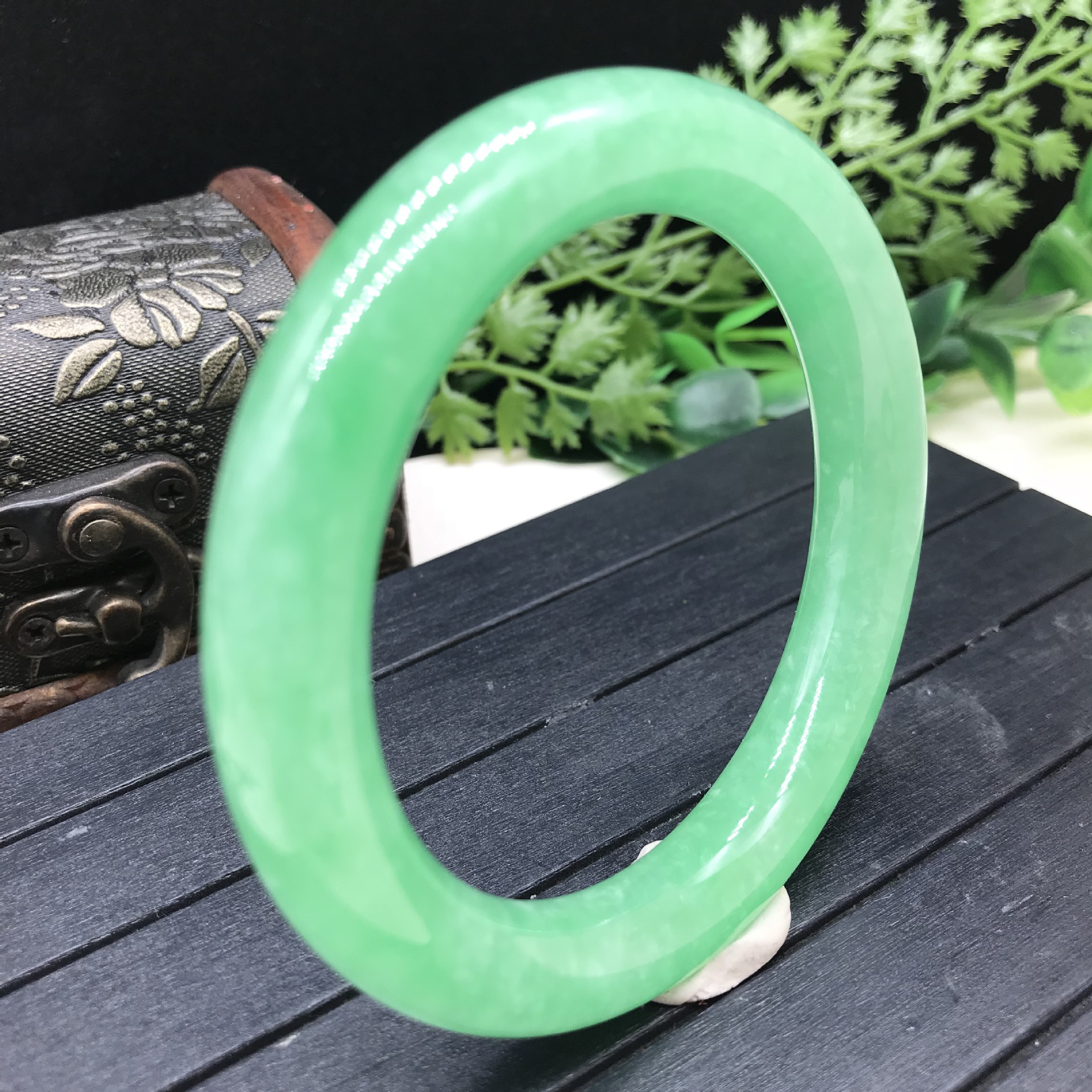 天然缅甸玉b货翡翠苹果绿手镯糯冰款玉石手环