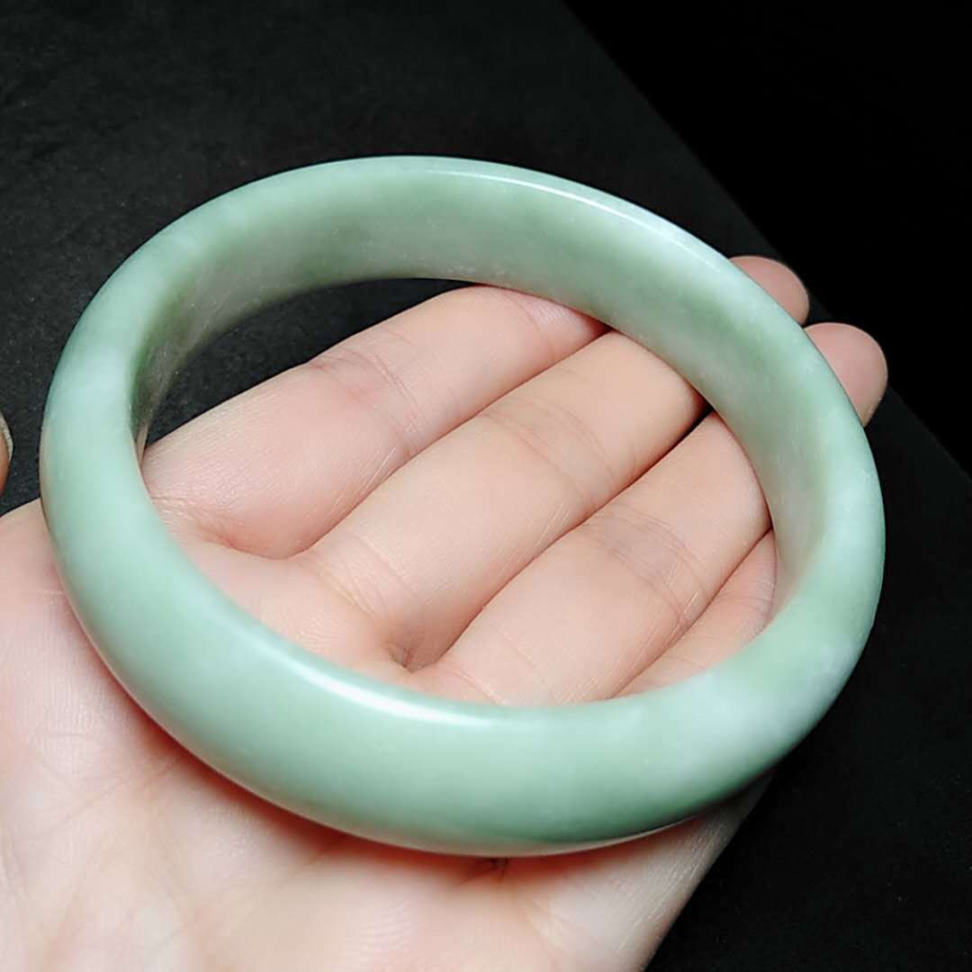 厂价批发玉器时尚贵州翠手镯 精美莹润浅绿飘翠贵州翠玉手镯