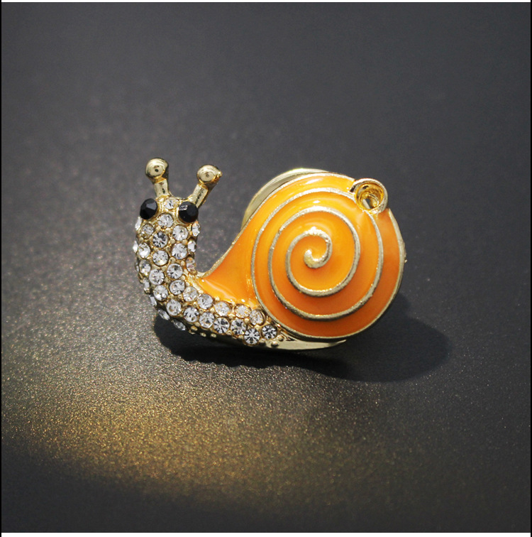 韩国个性小动物领角别针镶钻滴油蜗牛西服胸针防走光合金小领针女