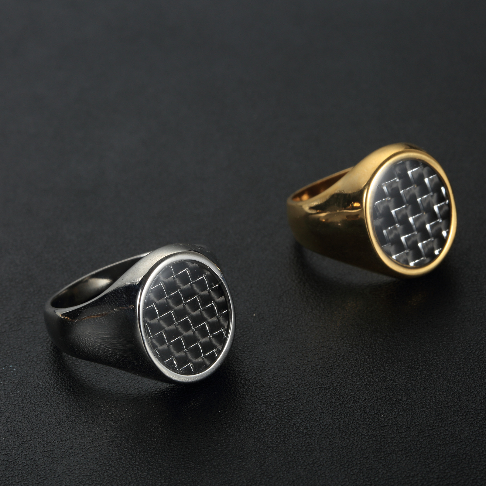 欧美简约不锈钢圆形碳纤维戒指 钛钢时尚男饰品批发 跨境亚马逊