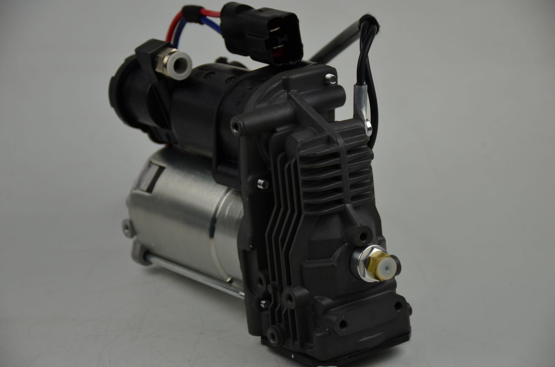 产品名称:路虎 空气减振空气泵   2.适用车型:lr3 lr4 运动amk版   3.