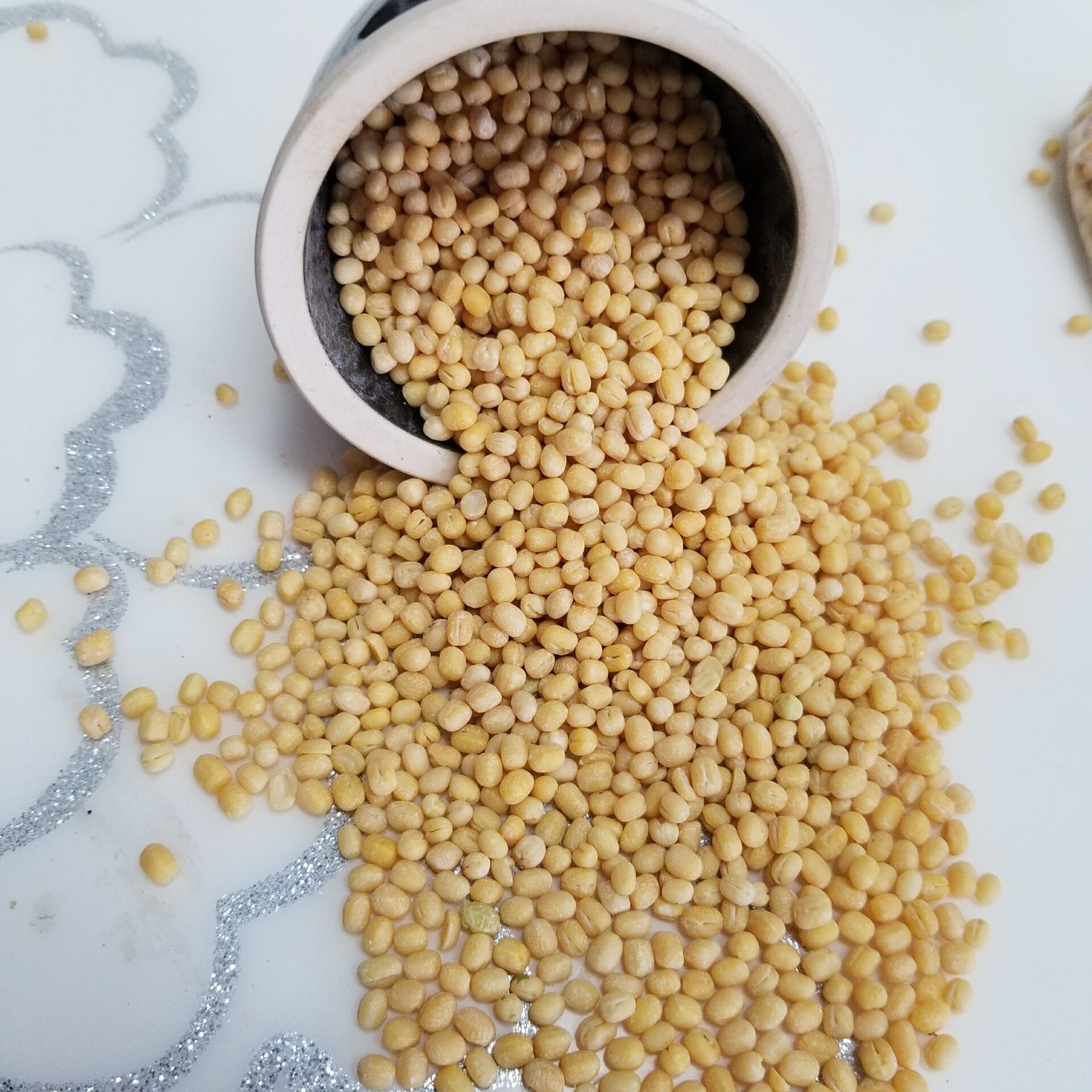 现货供应去皮绿豆仁五谷杂粮现货脱皮绿豆半扒皮绿豆袋装25kg