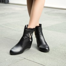 厂家直销秋冬新款女短靴圆头坡跟侧拉链女靴33-43码大小码可
