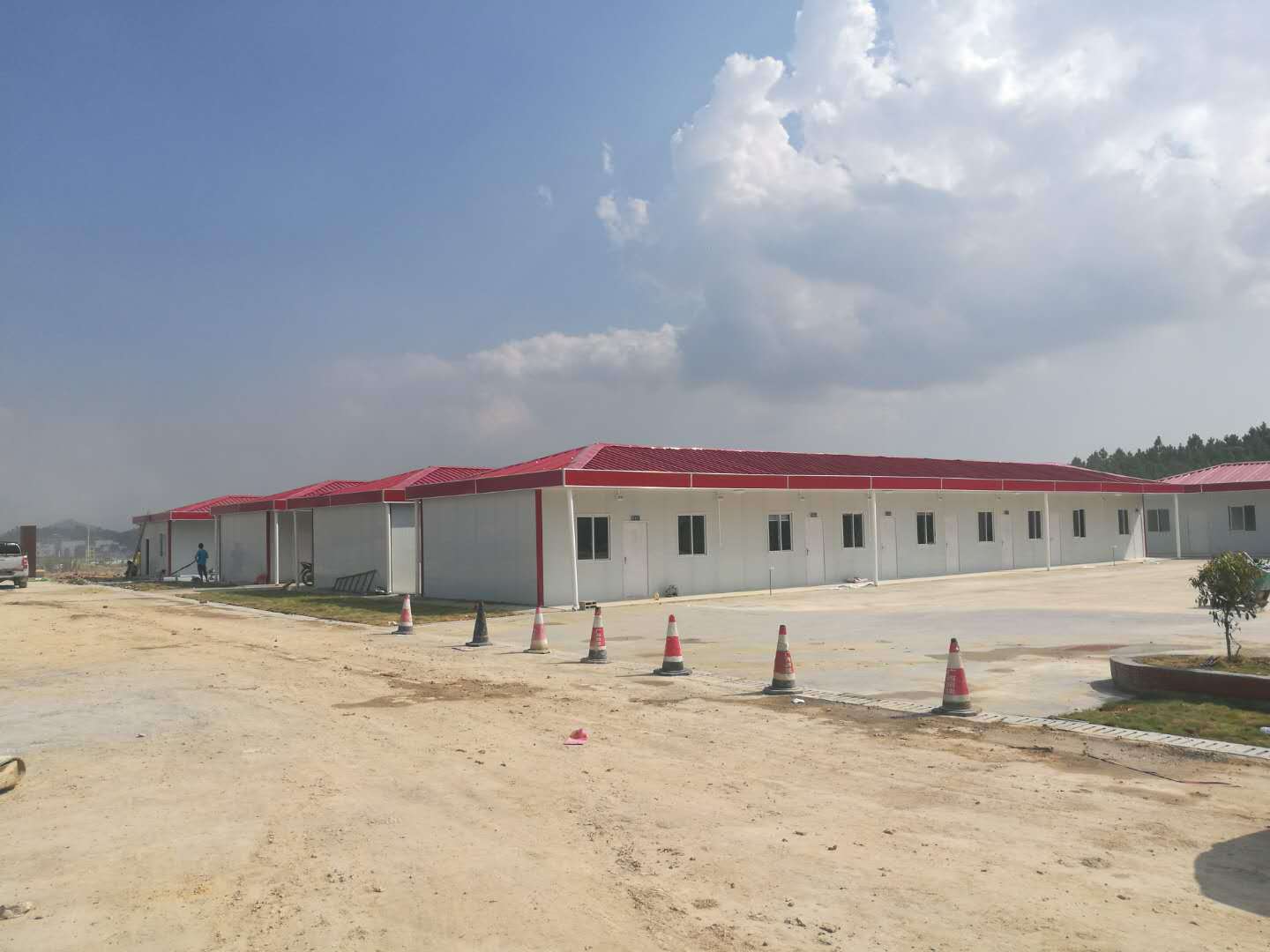 广西南宁工地办公住宿防火玻璃棉t型豪华活动板房厂家直销