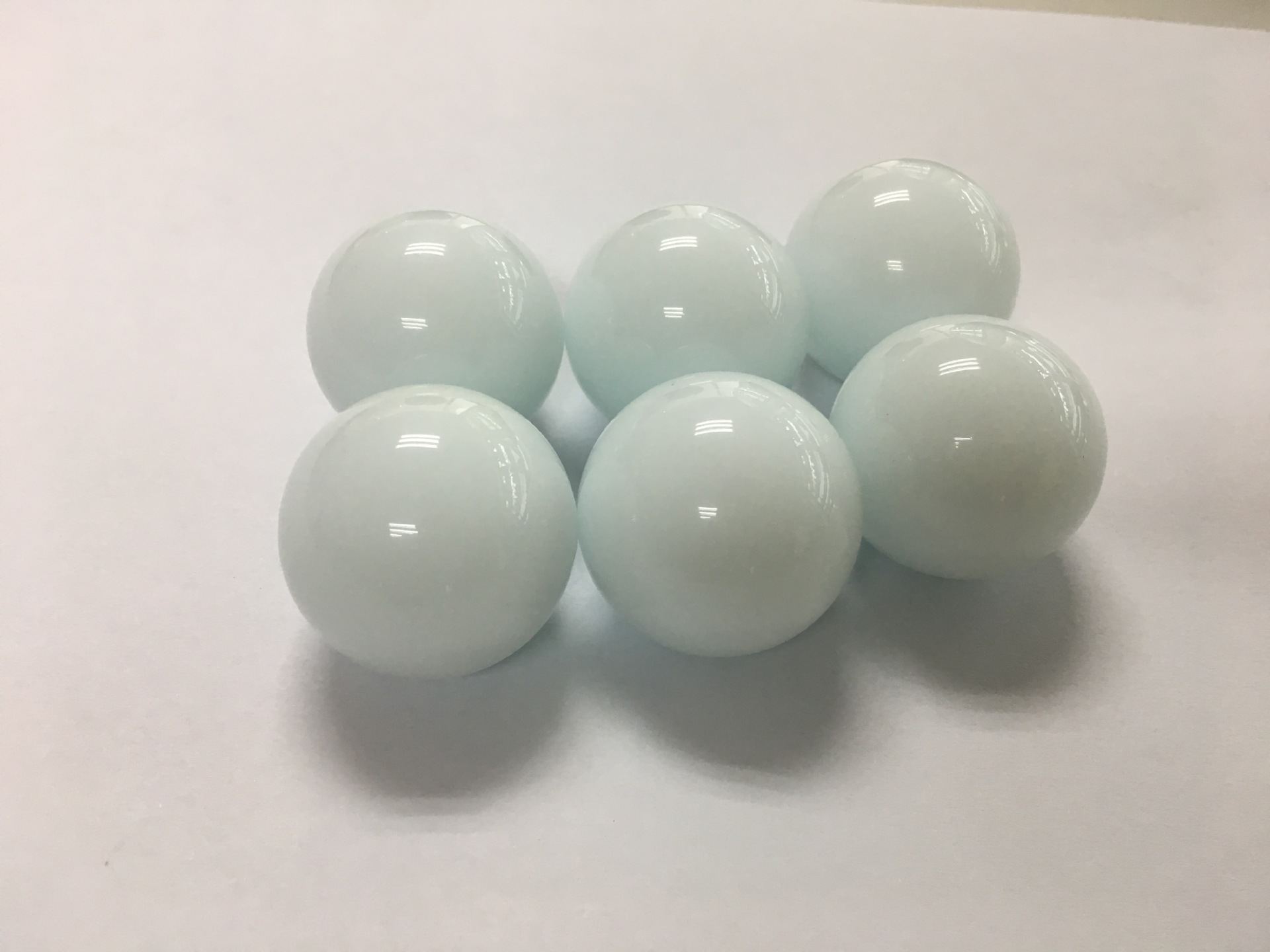 10粒60mm白瓷水晶玻璃球6cm奶油玉白弹珠6厘米转运办公摆件2800克