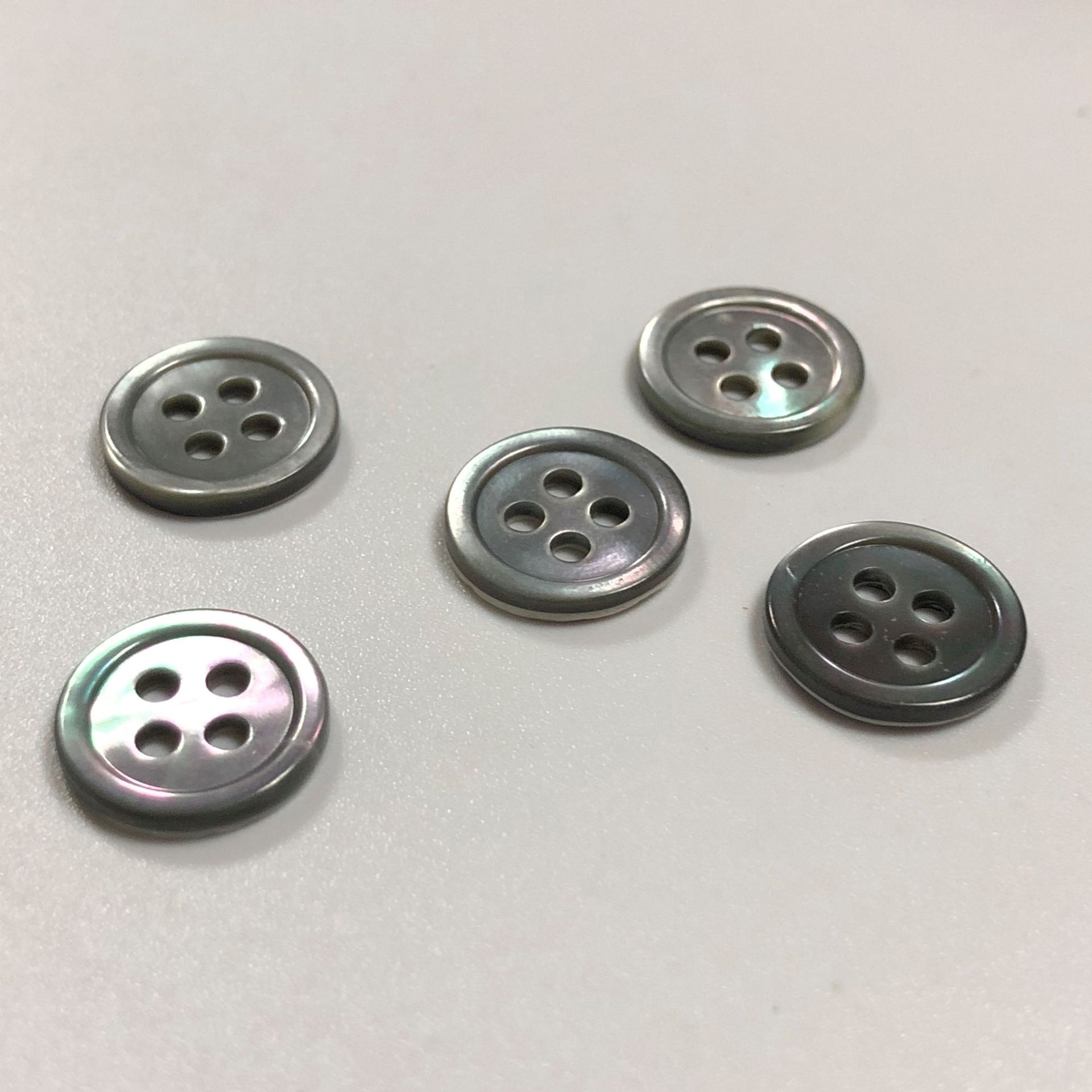厂家直销天然塔罗贝壳扣焗灰四眼细边圆边衬衫纽扣高档马蹄螺定制