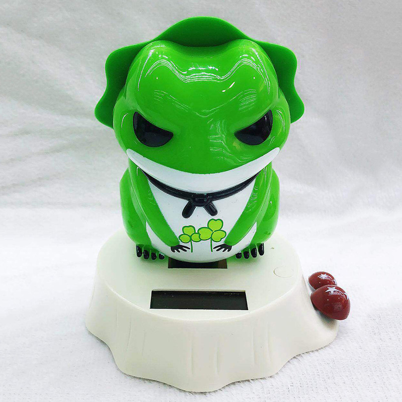 创意摇头旅行青蛙汽车摆件太阳能青蛙娃娃车载装饰摆件万圣节