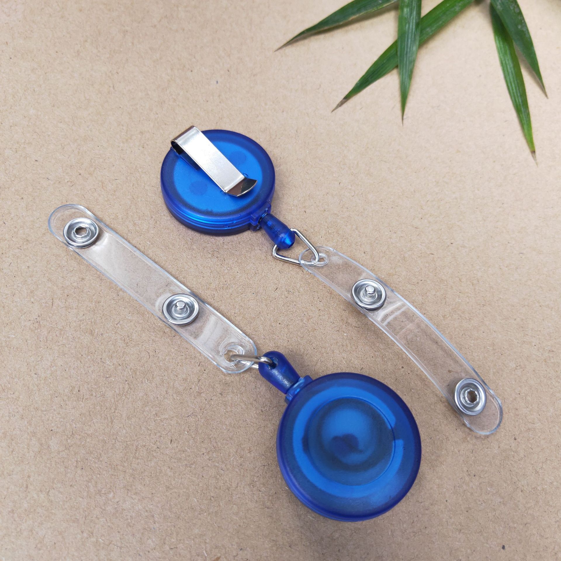 abs磨砂易拉扣 圆形伸缩塑料证件挂绳扣 磨砂收缩易拉扣定制