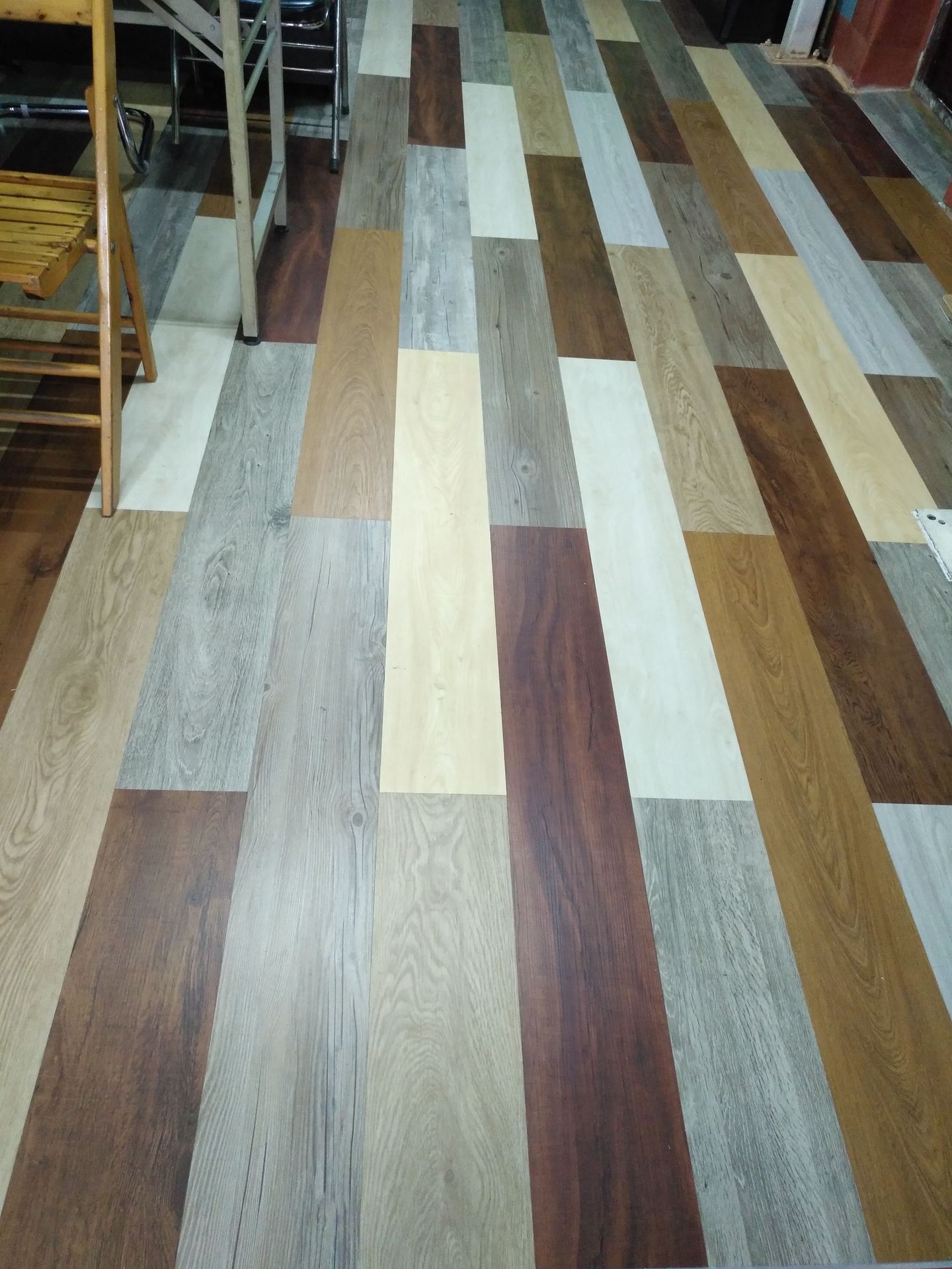 2mm 带软木垫 静音 阻燃 环保 spc石塑锁扣地板