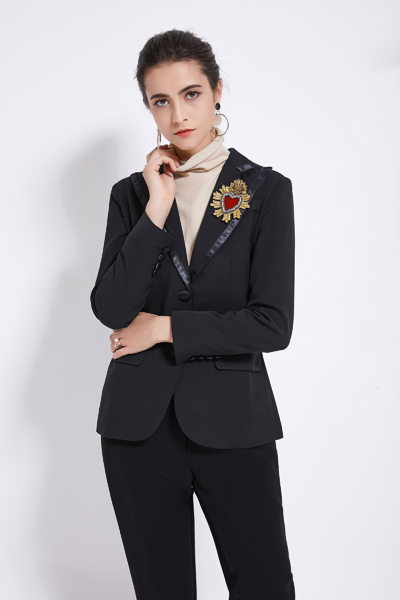 2019秋冬新款 时尚创意爱心刺绣西装女款 厂家直销 批发