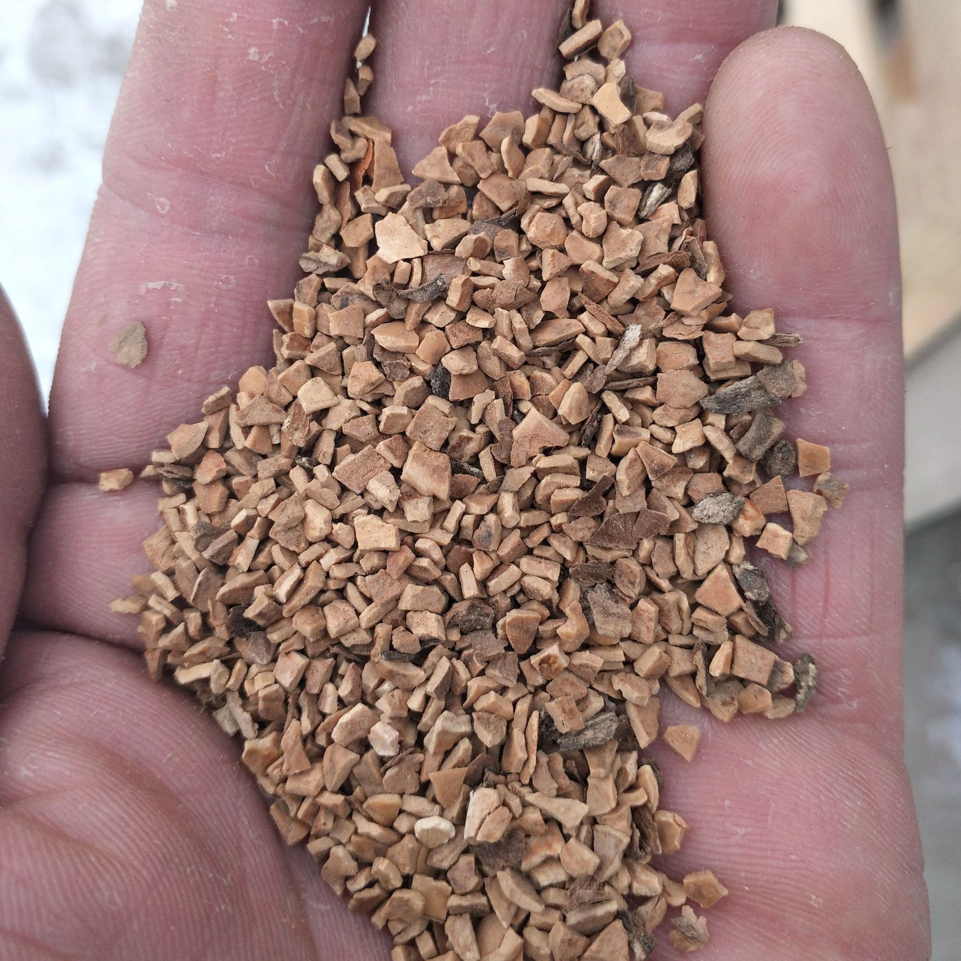 供应各种型号核桃壳 果壳 活性炭用的核桃皮 汽车坐垫用核桃壳