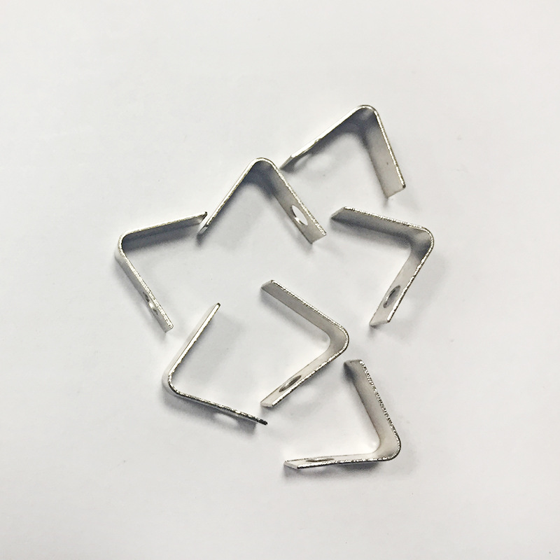 厂家供应金属充电器弹片 不锈钢五金弹片冲压多种定位五金v型弹片