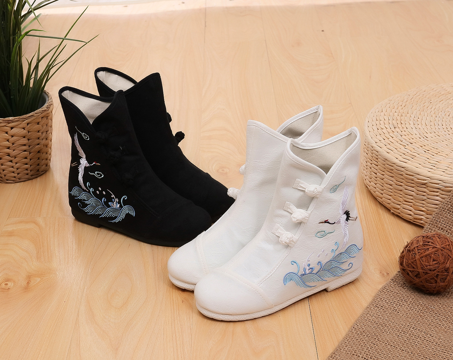 白鹭棉靴短靴老北京布靴古装汉服鞋内增高汉服靴子女靴冬加厚