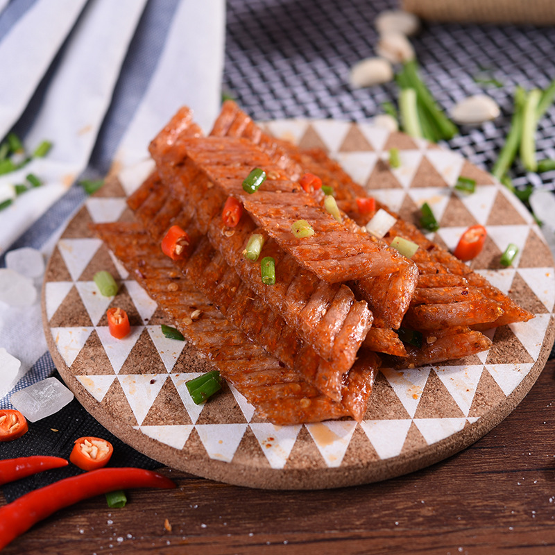 徽州麦坊碳烤龙虾味辣条100g 休闲办公粮食解馋零嘴小吃厂家批发